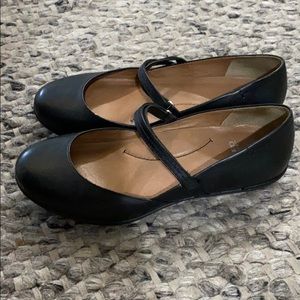 Dansko 39 black mary jane straps flats 5909 020200